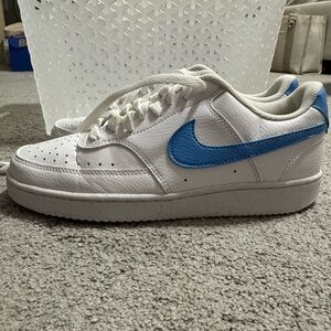Women’s Nike Tennis Shoes